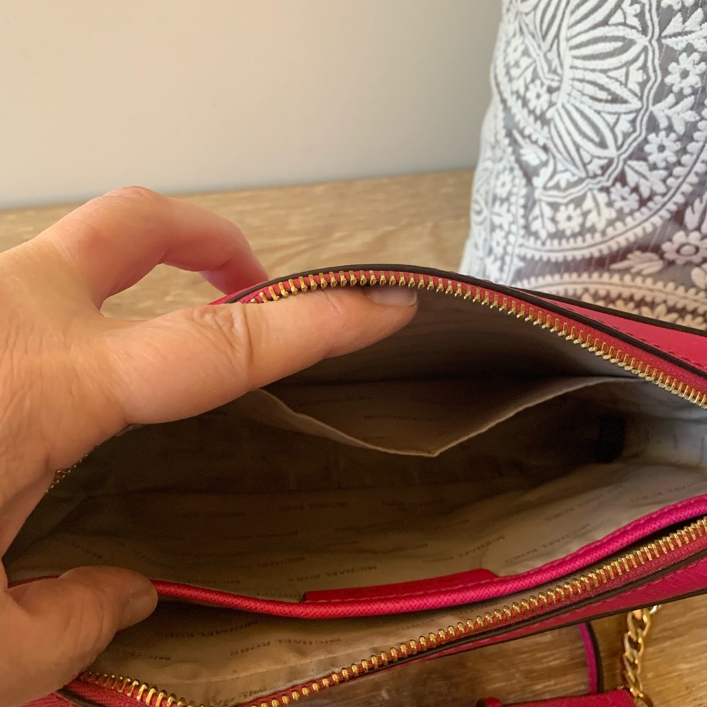 MICHAEL Michael Kors Fuchsia Crossbody Bag - Picture 4 of 8